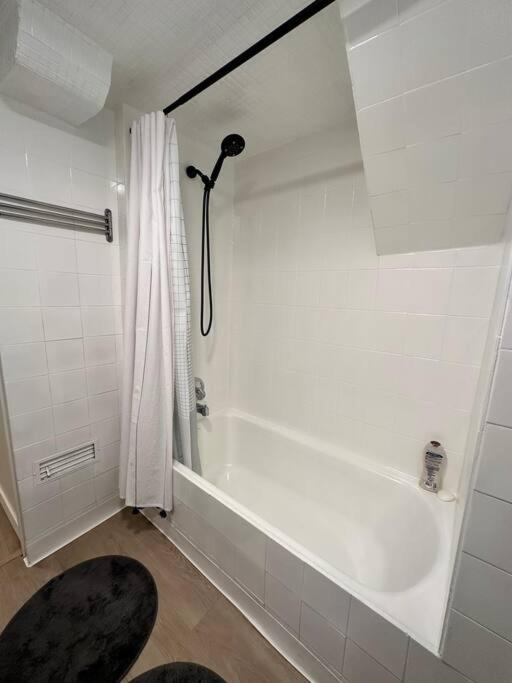 Petite Main Street Haven Apartman Vancouver Kültér fotó